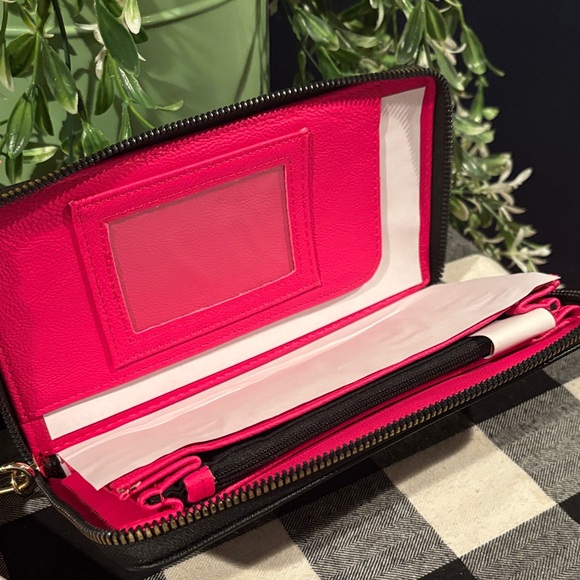 Betsey Johnson Black Bow Accent Wristlet Wallet - Picture 4 of 6